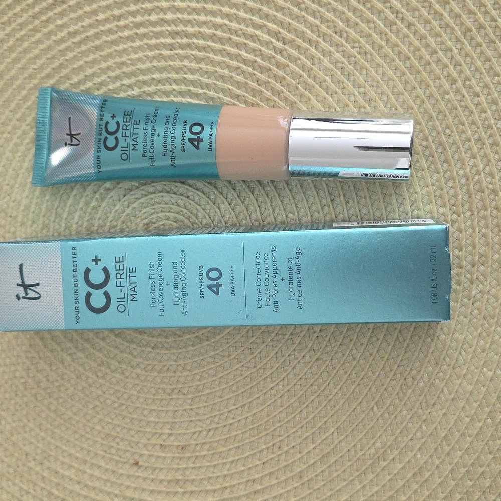 IT Cosmetics CC+ Oil-Free Matte  light medium NEW NIB